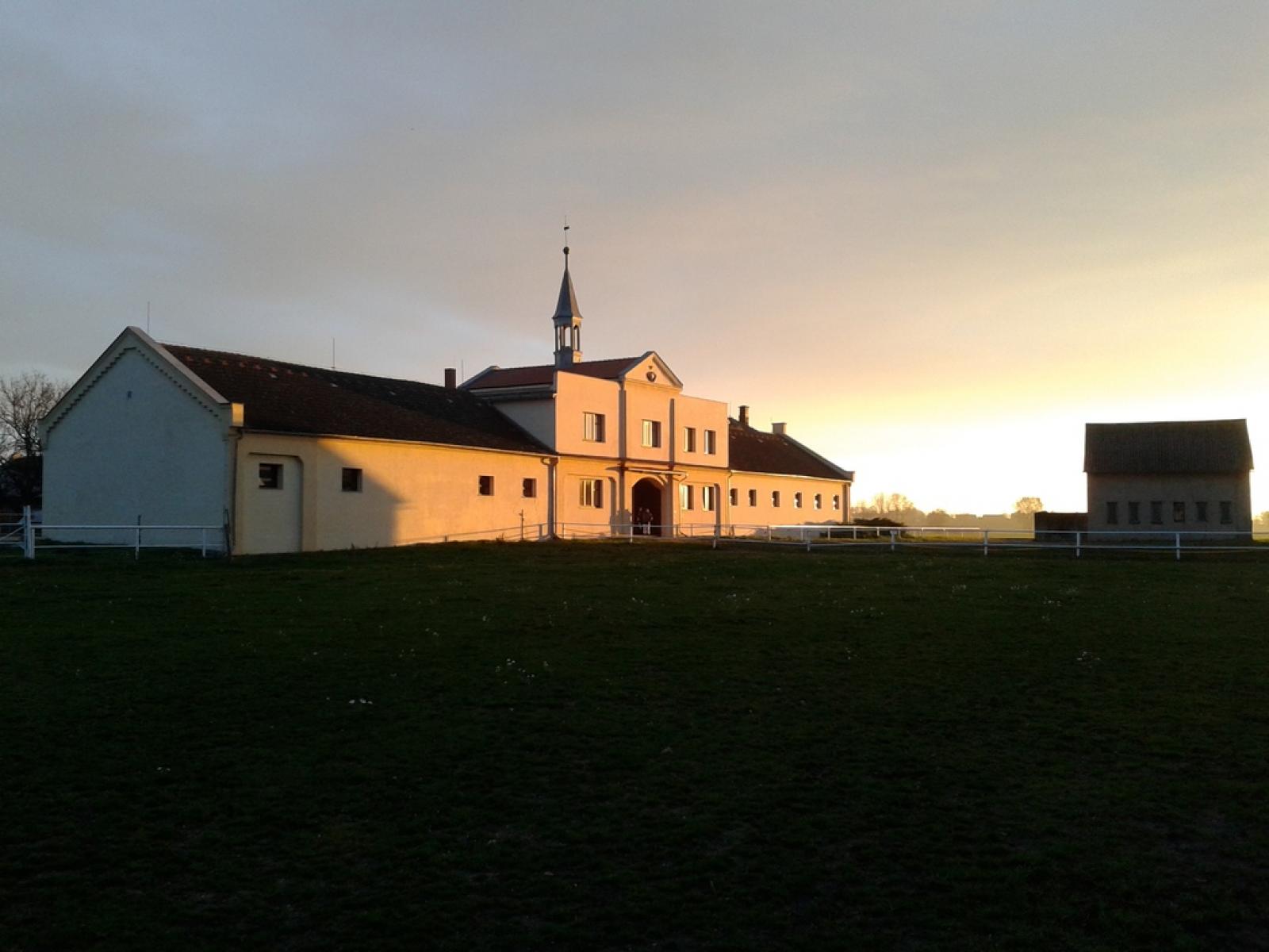 Hřebčín Ostrov Hradecko